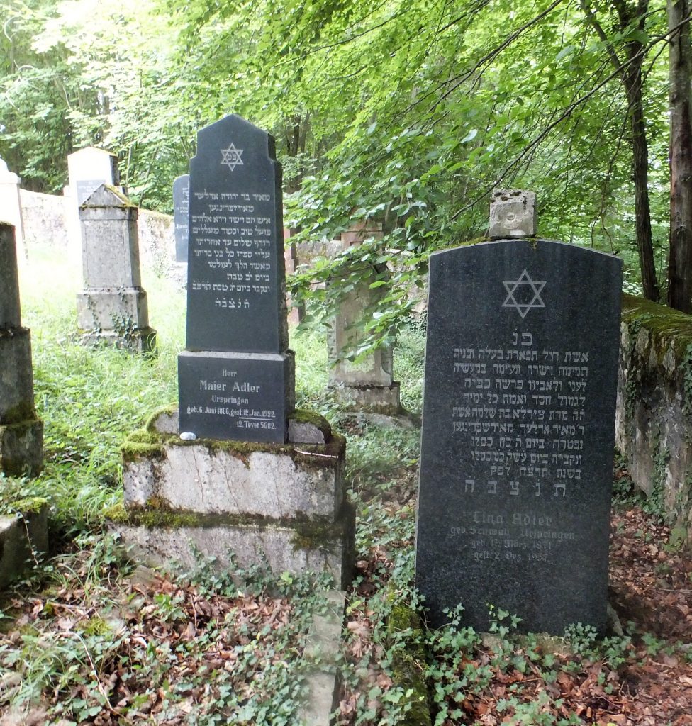 Auf dem Laudenbacher Friedhof